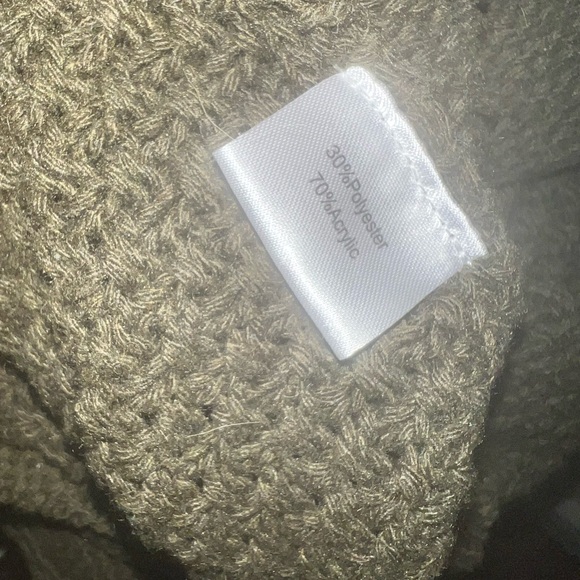 Cozy Dark Green Knit Sweater - Picture 5 of 5